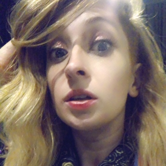 Meet your Posher, Bretta - Picture 2 of 3